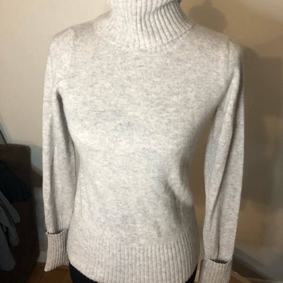 Cynthia Rowley Sweaters - NWOT Cynthia Rowley XS cashmere sweater